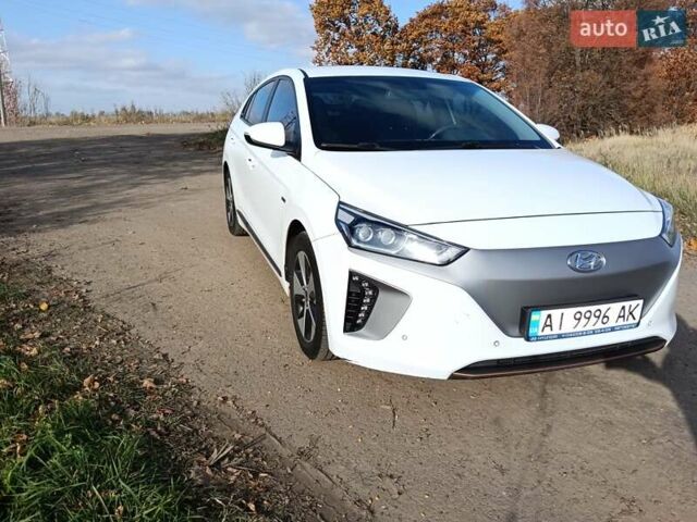Белый Хендай Ioniq, объемом двигателя 0 л и пробегом 119 тыс. км за 12700 $, фото 8 на Automoto.ua