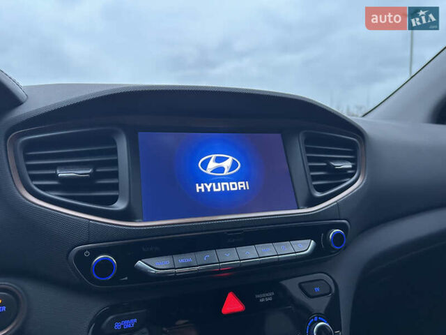 Белый Хендай Ioniq, объемом двигателя 0 л и пробегом 155 тыс. км за 11450 $, фото 19 на Automoto.ua