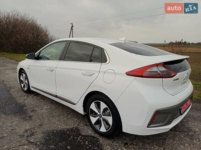 Белый Хендай Ioniq, объемом двигателя 0 л и пробегом 118 тыс. км за 11850 $, фото 3 на Automoto.ua
