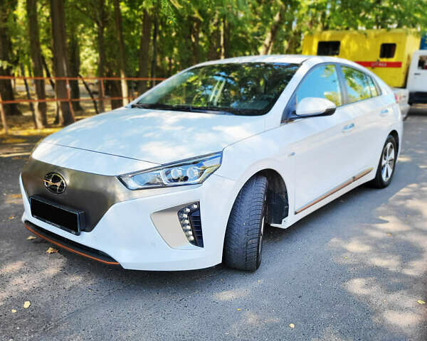 Білий Хендай Ioniq, об'ємом двигуна 0 л та пробігом 232 тис. км за 10999 $, фото 1 на Automoto.ua