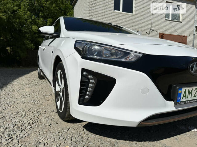 Белый Хендай Ioniq, объемом двигателя 0 л и пробегом 103 тыс. км за 14200 $, фото 7 на Automoto.ua