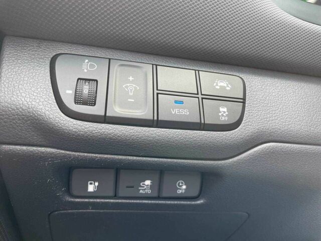 Белый Хендай Ioniq, объемом двигателя 0 л и пробегом 158 тыс. км за 12700 $, фото 18 на Automoto.ua