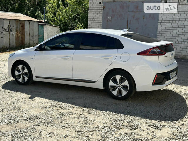 Белый Хендай Ioniq, объемом двигателя 0 л и пробегом 103 тыс. км за 14200 $, фото 5 на Automoto.ua