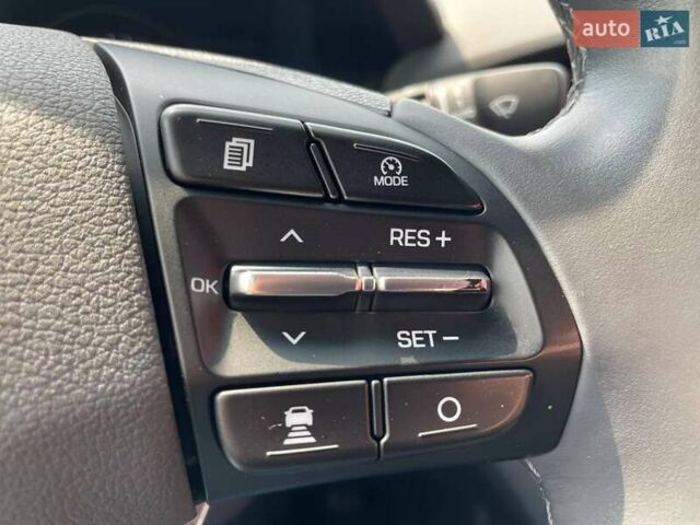 Білий Хендай Ioniq, об'ємом двигуна 0 л та пробігом 158 тис. км за 12700 $, фото 32 на Automoto.ua