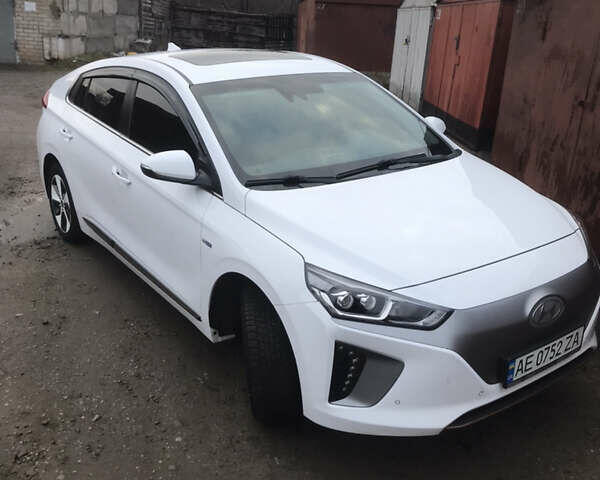 Білий Хендай Ioniq, об'ємом двигуна 0 л та пробігом 124 тис. км за 13500 $, фото 3 на Automoto.ua