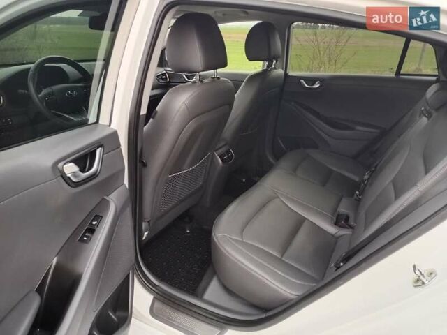 Белый Хендай Ioniq, объемом двигателя 0 л и пробегом 102 тыс. км за 12650 $, фото 16 на Automoto.ua