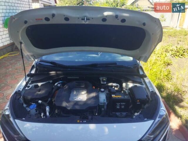 Белый Хендай Ioniq, объемом двигателя 0 л и пробегом 140 тыс. км за 13700 $, фото 12 на Automoto.ua