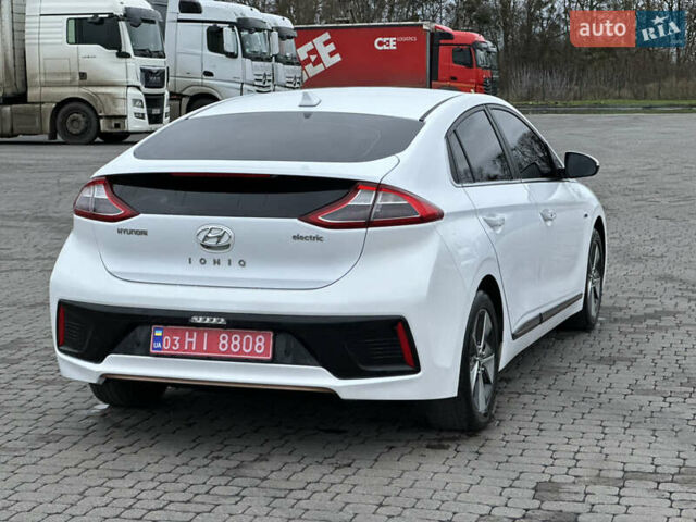Белый Хендай Ioniq, объемом двигателя 0 л и пробегом 155 тыс. км за 11450 $, фото 3 на Automoto.ua