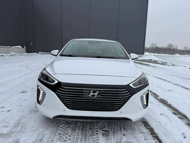 Белый Хендай Ioniq, объемом двигателя 1.6 л и пробегом 120 тыс. км за 9999 $, фото 1 на Automoto.ua