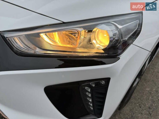Белый Хендай Ioniq, объемом двигателя 0 л и пробегом 156 тыс. км за 11600 $, фото 12 на Automoto.ua
