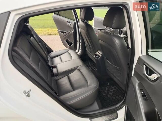 Белый Хендай Ioniq, объемом двигателя 0 л и пробегом 102 тыс. км за 12650 $, фото 18 на Automoto.ua