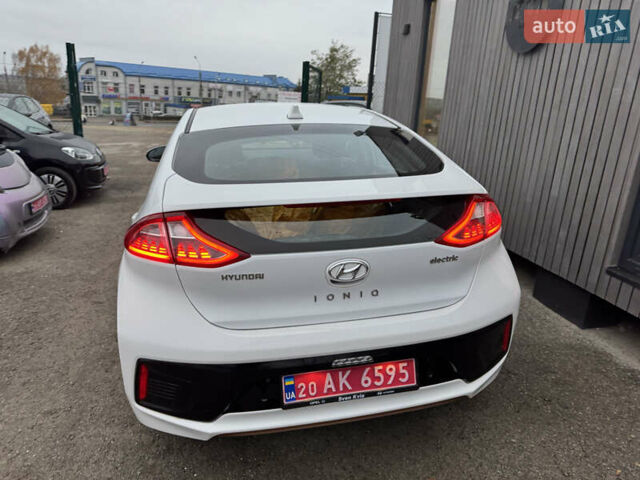Белый Хендай Ioniq, объемом двигателя 0 л и пробегом 156 тыс. км за 11600 $, фото 8 на Automoto.ua
