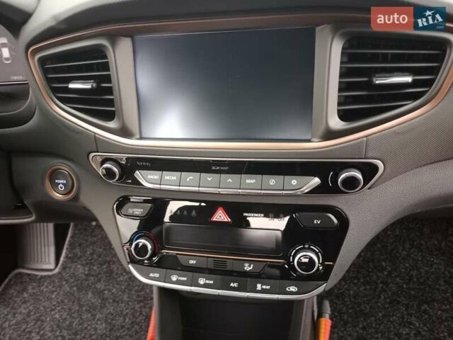 Белый Хендай Ioniq, объемом двигателя 0 л и пробегом 118 тыс. км за 11850 $, фото 41 на Automoto.ua