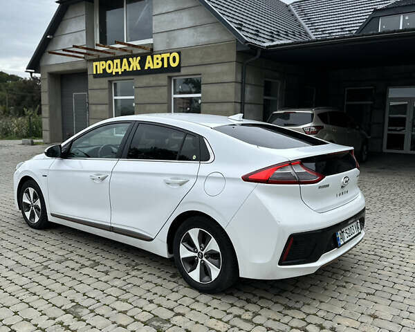 Белый Хендай Ioniq, объемом двигателя 0 л и пробегом 160 тыс. км за 11850 $, фото 10 на Automoto.ua