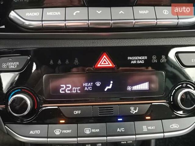 Белый Хендай Ioniq, объемом двигателя 0 л и пробегом 118 тыс. км за 11850 $, фото 61 на Automoto.ua