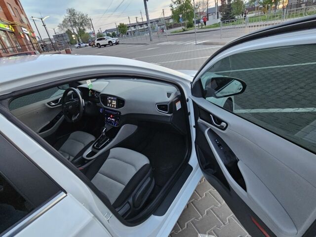 Білий Хендай Ioniq, об'ємом двигуна 1.6 л та пробігом 105 тис. км за 14500 $, фото 10 на Automoto.ua