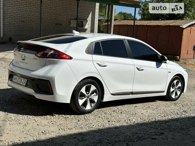 Белый Хендай Ioniq, объемом двигателя 0 л и пробегом 103 тыс. км за 14200 $, фото 3 на Automoto.ua