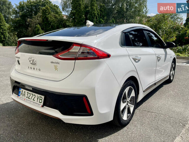 Белый Хендай Ioniq, объемом двигателя 0 л и пробегом 87 тыс. км за 17000 $, фото 5 на Automoto.ua