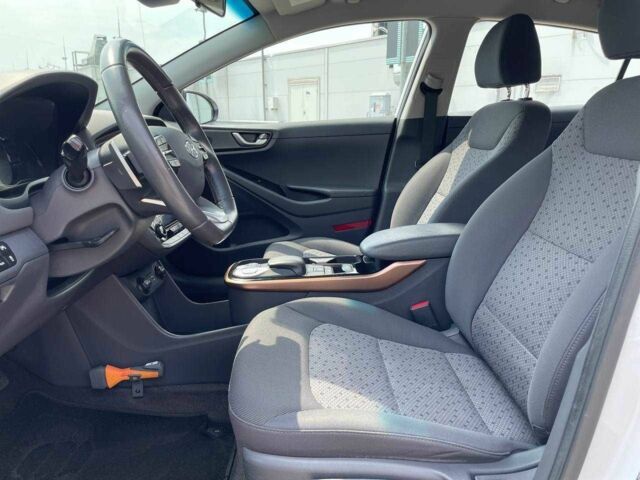 Белый Хендай Ioniq, объемом двигателя 0 л и пробегом 158 тыс. км за 12700 $, фото 6 на Automoto.ua