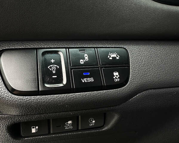 Белый Хендай Ioniq, объемом двигателя 0 л и пробегом 160 тыс. км за 11850 $, фото 26 на Automoto.ua