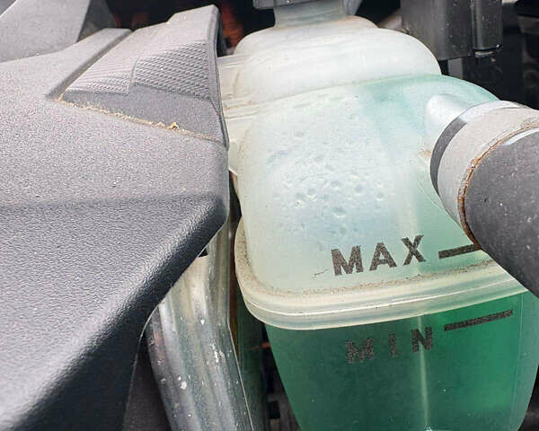 Белый Хендай Ioniq, объемом двигателя 0 л и пробегом 70 тыс. км за 10300 $, фото 15 на Automoto.ua