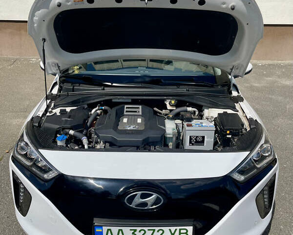 Белый Хендай Ioniq, объемом двигателя 0 л и пробегом 87 тыс. км за 17000 $, фото 29 на Automoto.ua