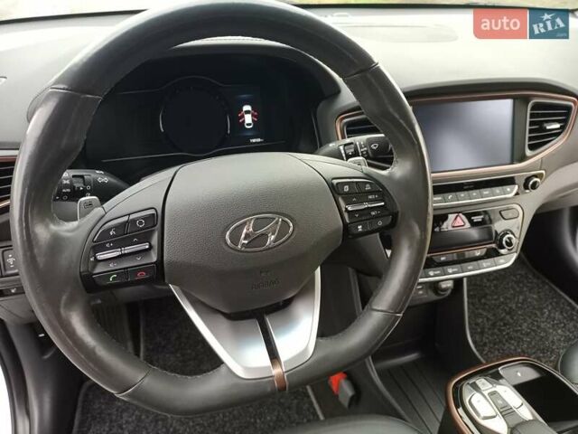 Белый Хендай Ioniq, объемом двигателя 0 л и пробегом 118 тыс. км за 11850 $, фото 38 на Automoto.ua