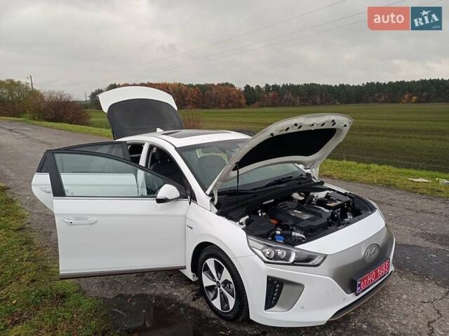 Белый Хендай Ioniq, объемом двигателя 0 л и пробегом 118 тыс. км за 11850 $, фото 52 на Automoto.ua