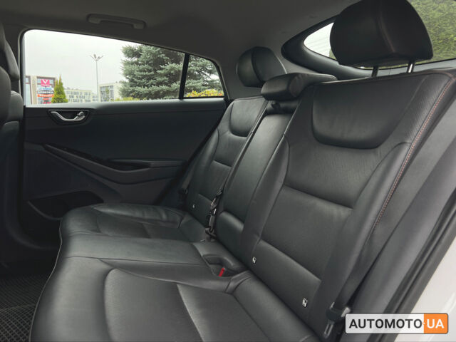 Білий Хендай Ioniq, об'ємом двигуна 28 л та пробігом 108 тис. км за 15100 $, фото 9 на Automoto.ua