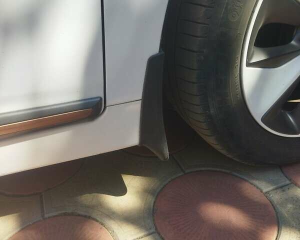 Белый Хендай Ioniq, объемом двигателя 0 л и пробегом 140 тыс. км за 13700 $, фото 4 на Automoto.ua