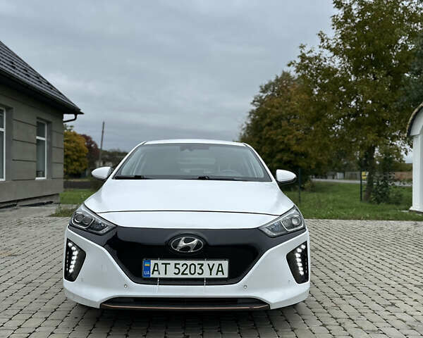 Белый Хендай Ioniq, объемом двигателя 0 л и пробегом 160 тыс. км за 11850 $, фото 3 на Automoto.ua