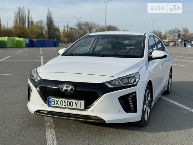 Белый Хендай Ioniq, объемом двигателя 0 л и пробегом 61 тыс. км за 15400 $, фото 5 на Automoto.ua