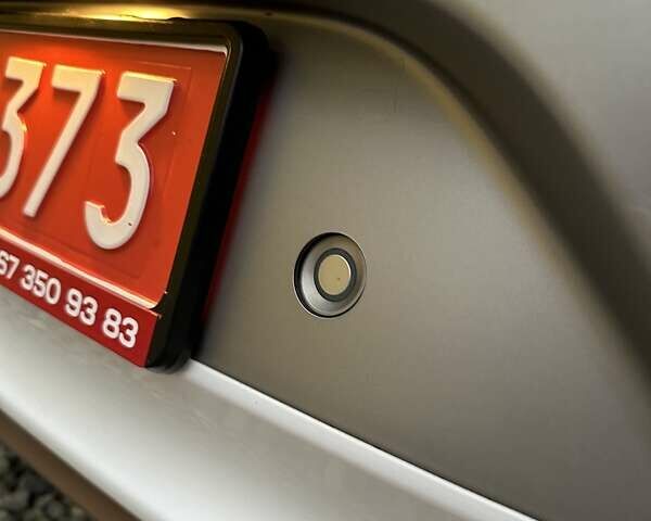 Белый Хендай Ioniq, объемом двигателя 0 л и пробегом 84 тыс. км за 12990 $, фото 10 на Automoto.ua