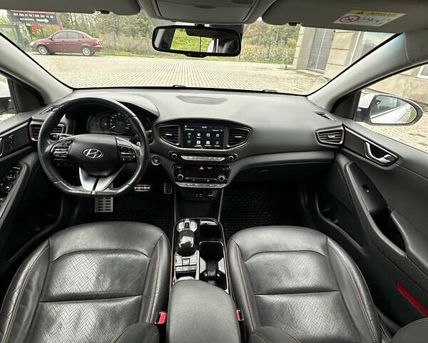 Белый Хендай Ioniq, объемом двигателя 0 л и пробегом 160 тыс. км за 11850 $, фото 14 на Automoto.ua