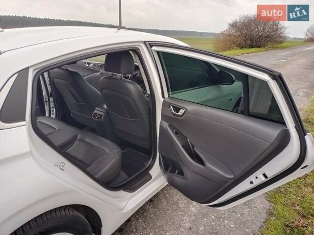 Белый Хендай Ioniq, объемом двигателя 0 л и пробегом 118 тыс. км за 11850 $, фото 25 на Automoto.ua