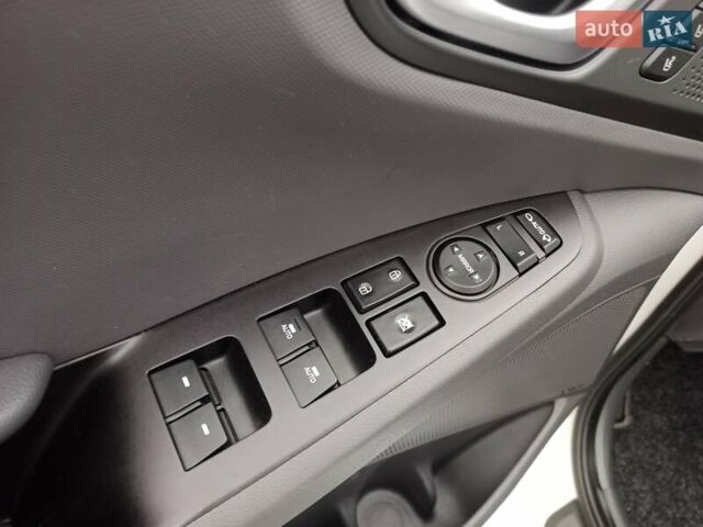 Белый Хендай Ioniq, объемом двигателя 0 л и пробегом 118 тыс. км за 11850 $, фото 18 на Automoto.ua