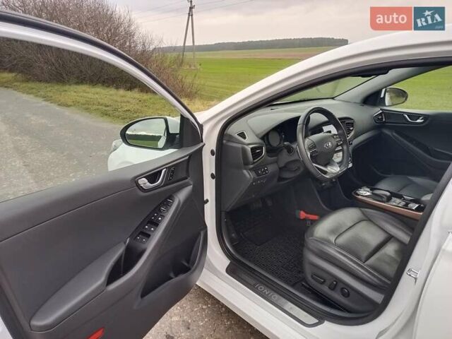 Белый Хендай Ioniq, объемом двигателя 0 л и пробегом 102 тыс. км за 12650 $, фото 12 на Automoto.ua