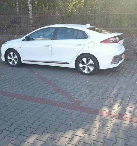 Белый Хендай Ioniq, объемом двигателя 0 л и пробегом 147 тыс. км за 13900 $, фото 8 на Automoto.ua