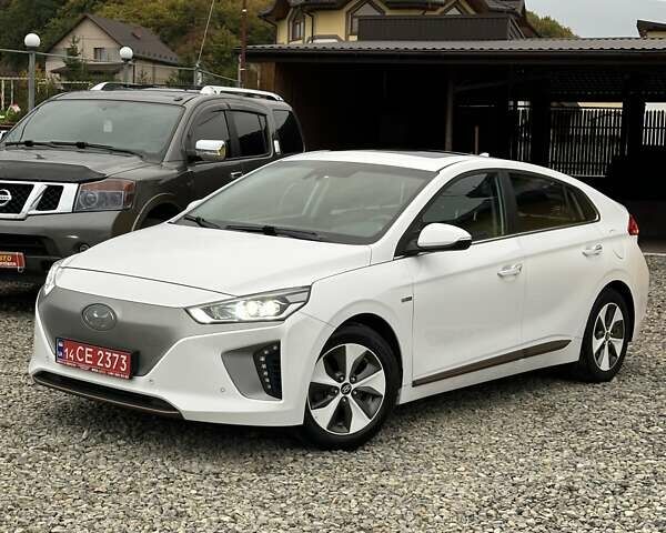 Белый Хендай Ioniq, объемом двигателя 0 л и пробегом 84 тыс. км за 12990 $, фото 1 на Automoto.ua