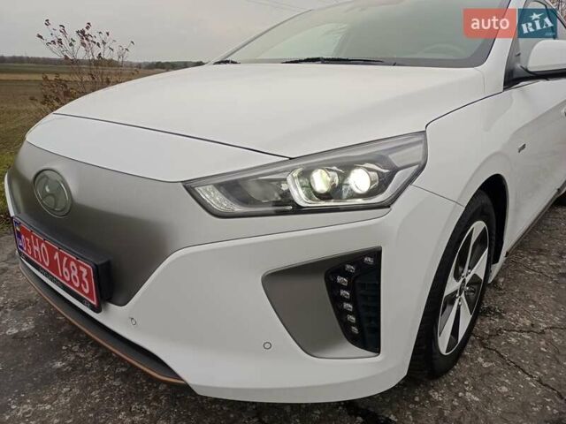 Белый Хендай Ioniq, объемом двигателя 0 л и пробегом 118 тыс. км за 11850 $, фото 58 на Automoto.ua