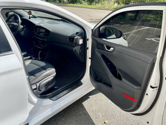 Белый Хендай Ioniq, объемом двигателя 0 л и пробегом 87 тыс. км за 17000 $, фото 24 на Automoto.ua