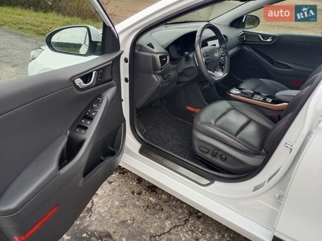 Белый Хендай Ioniq, объемом двигателя 0 л и пробегом 118 тыс. км за 11850 $, фото 17 на Automoto.ua