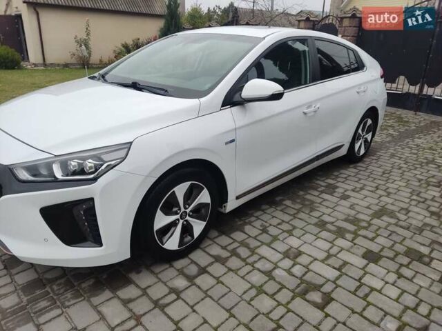 Белый Хендай Ioniq, объемом двигателя 0 л и пробегом 124 тыс. км за 13500 $, фото 1 на Automoto.ua