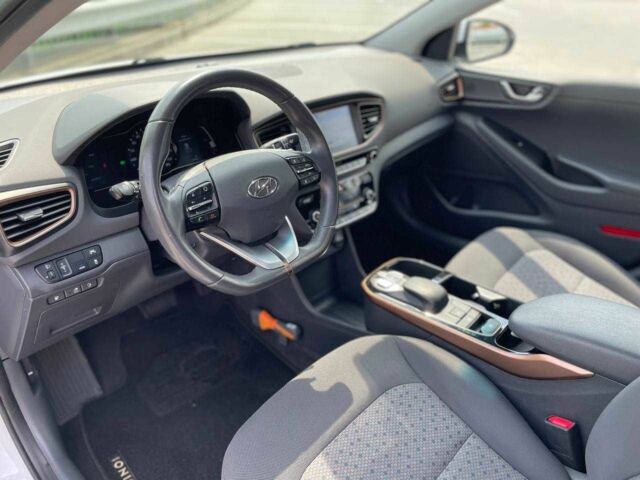 Белый Хендай Ioniq, объемом двигателя 0 л и пробегом 158 тыс. км за 12700 $, фото 8 на Automoto.ua