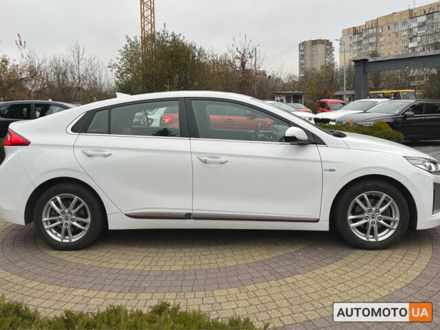 Білий Хендай Ioniq, об'ємом двигуна 28 л та пробігом 108 тис. км за 15100 $, фото 7 на Automoto.ua