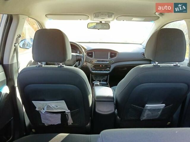 Белый Хендай Ioniq, объемом двигателя 0 л и пробегом 119 тыс. км за 12700 $, фото 19 на Automoto.ua