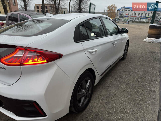 Белый Хендай Ioniq, объемом двигателя 0 л и пробегом 156 тыс. км за 11600 $, фото 7 на Automoto.ua
