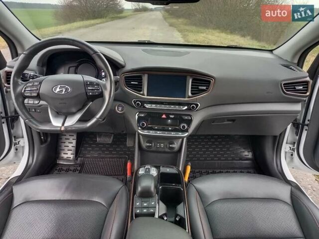 Белый Хендай Ioniq, объемом двигателя 0 л и пробегом 102 тыс. км за 12650 $, фото 23 на Automoto.ua