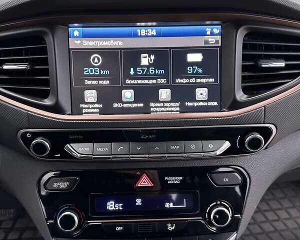 Белый Хендай Ioniq, объемом двигателя 0 л и пробегом 84 тыс. км за 12990 $, фото 28 на Automoto.ua
