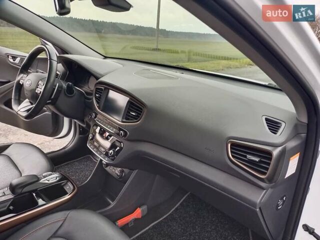Белый Хендай Ioniq, объемом двигателя 0 л и пробегом 118 тыс. км за 11850 $, фото 29 на Automoto.ua
